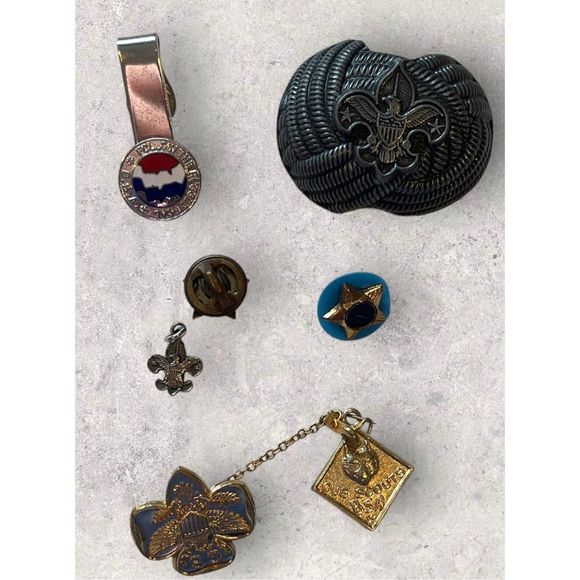Boy, Cub and Girl Scout lot of vintage pins - Picture 4 of 9